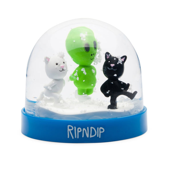 Ripndip Skating With Friends Snow Globe - Streetart.fr